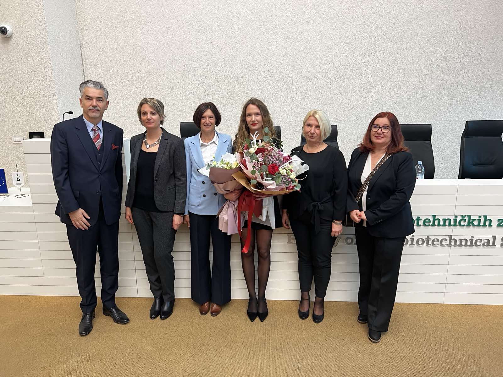 IMG cee8b07c23f54272b151fc4976d1caee V